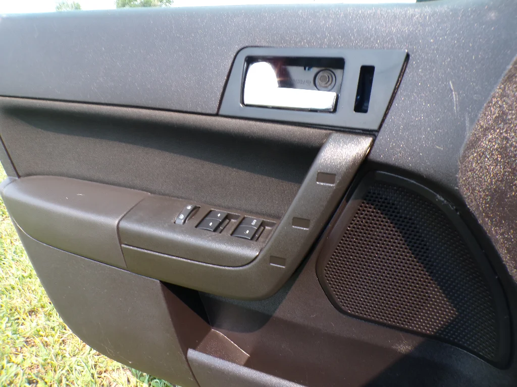 Used 2008 Vista Blue Clearcoat Metallic Ford SE image 11