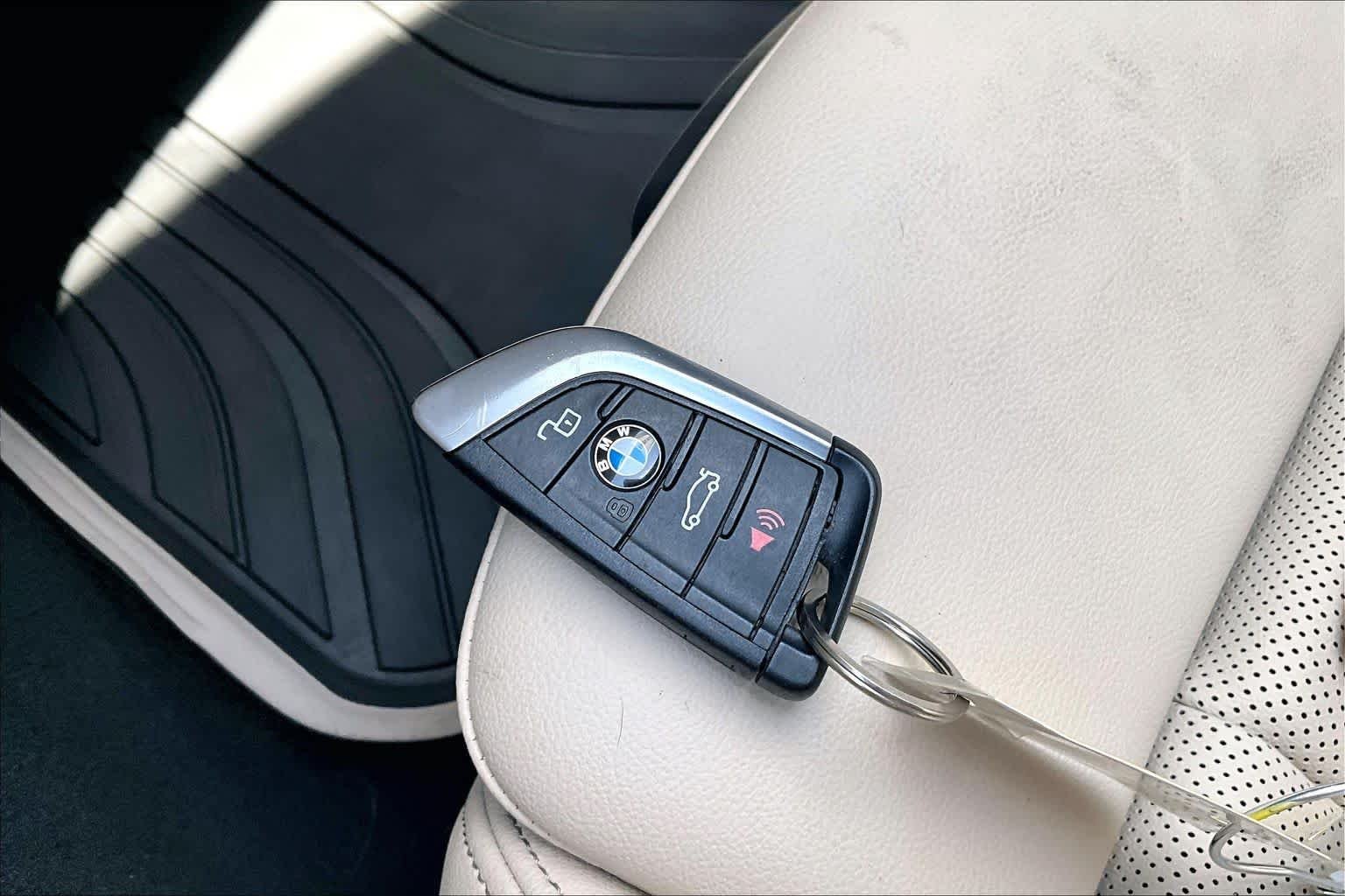 Used 2023 Alpine White BMW 330i xDrive image 12
