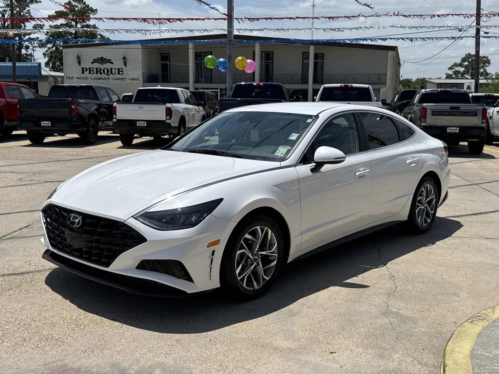Used 2023 White Hyundai SEL image 3