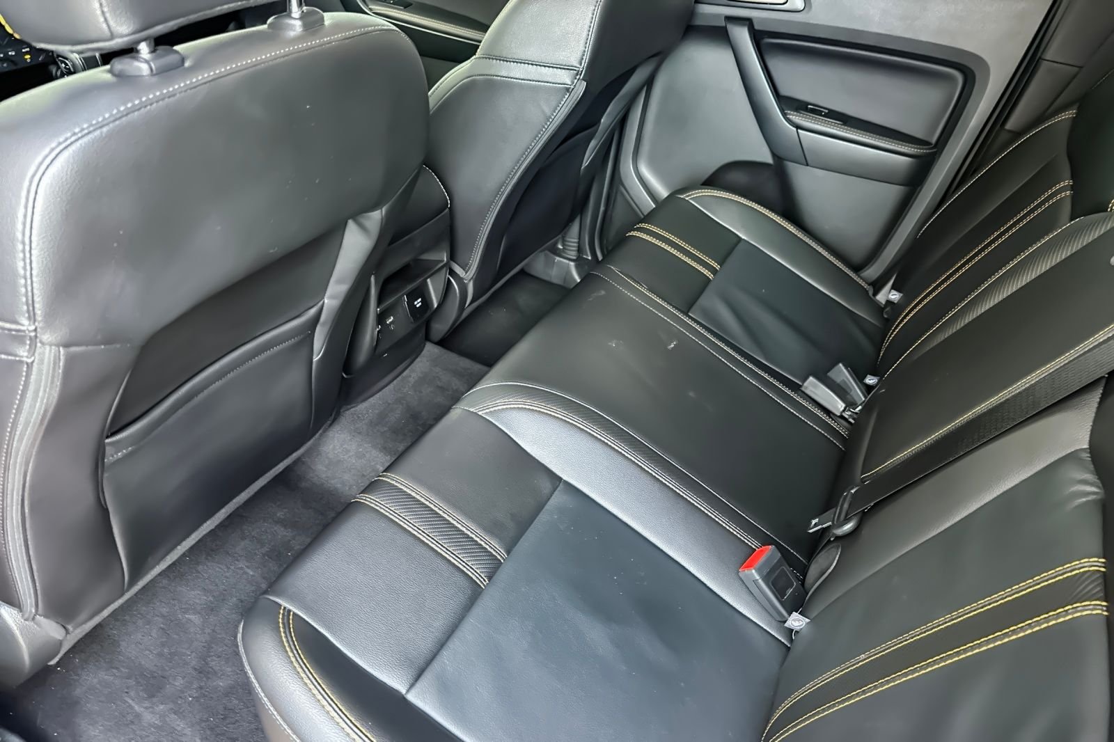Used 2022  Ford Lariat image 11