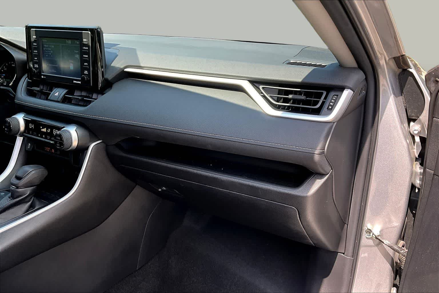 2022 Toyota RAV4 XLE - Photo 34