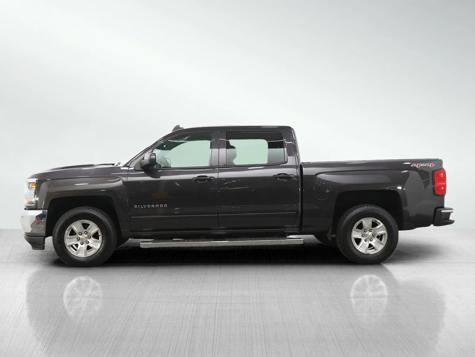 Used 2016 Chevrolet Silverado 1500 LT with VIN 3GCUKREC3GG157613 for sale in Roseville, Minnesota