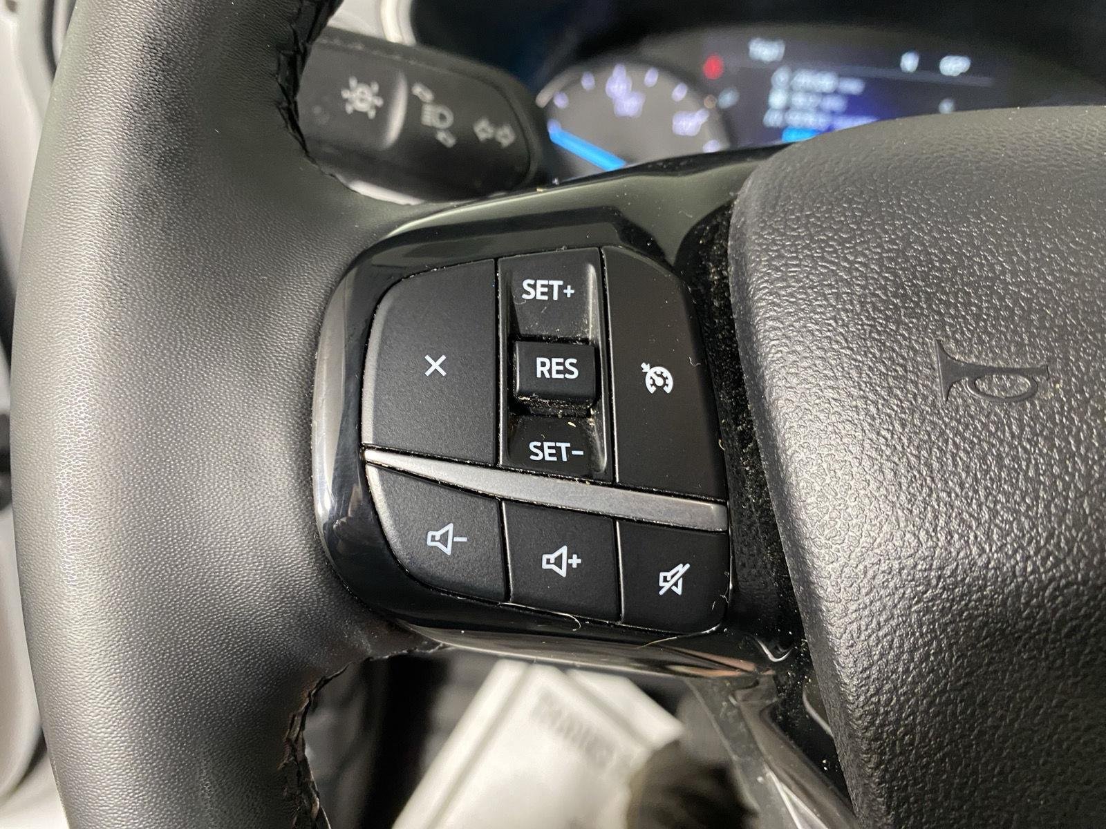 Used 2022 Oxford White Ford SE Hybrid image 22