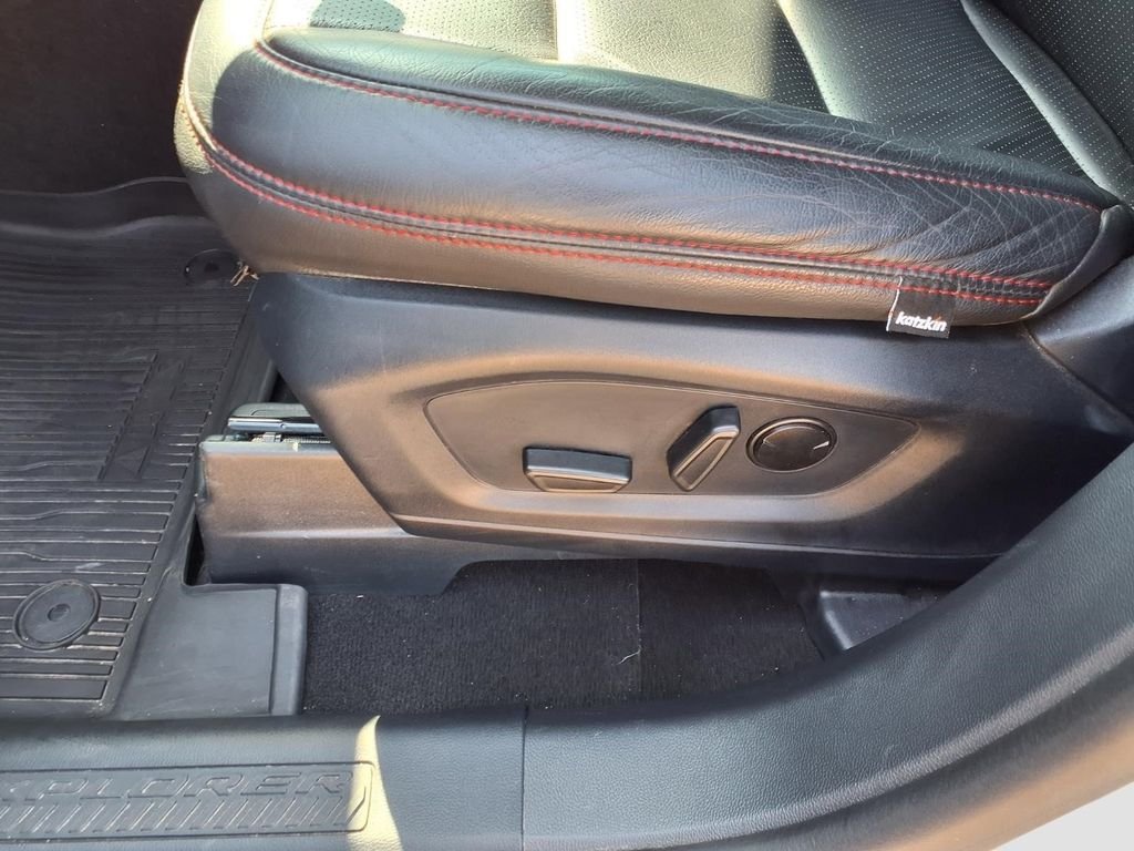 Used 2025 White Metallic Ford Active image 21