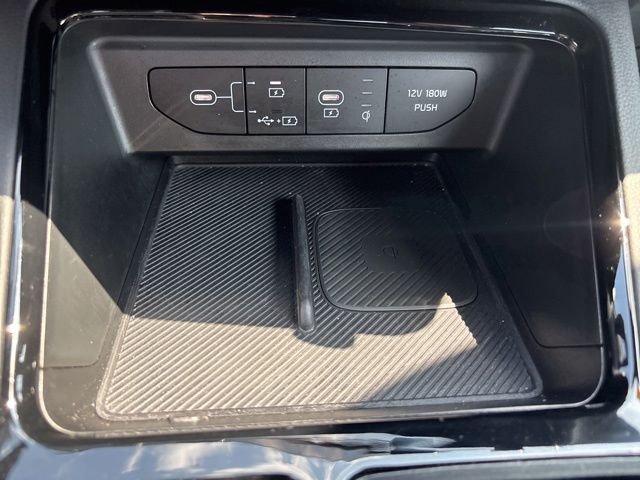 Certified Used 2025 Snow White Pearl Kia GT-Line image 29