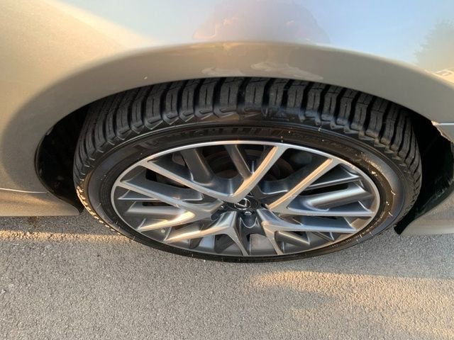 Used 2017  Lexus 300 image 9