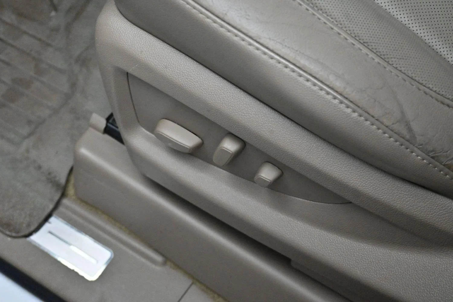 Used 2018 Summit White Chevrolet Premier image 16