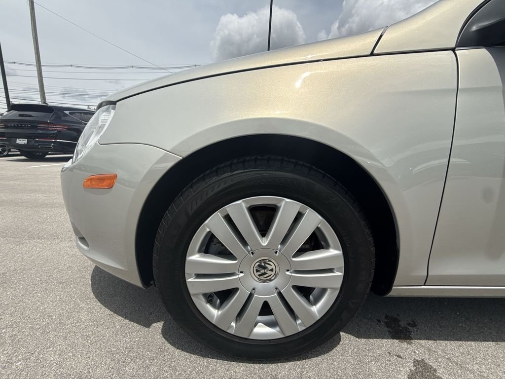 Used 2010 Beige Volkswagen Komfort Edition image 10