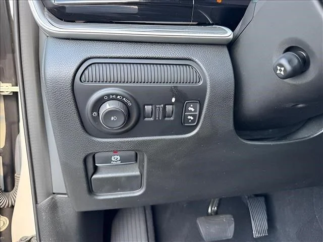 Used 2022 White Jeep Series III image 24