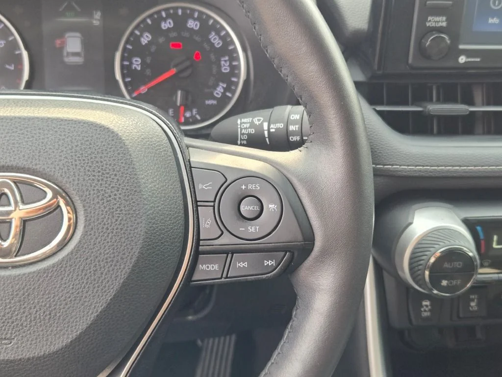 Used 2020 Black Toyota XLE image 32