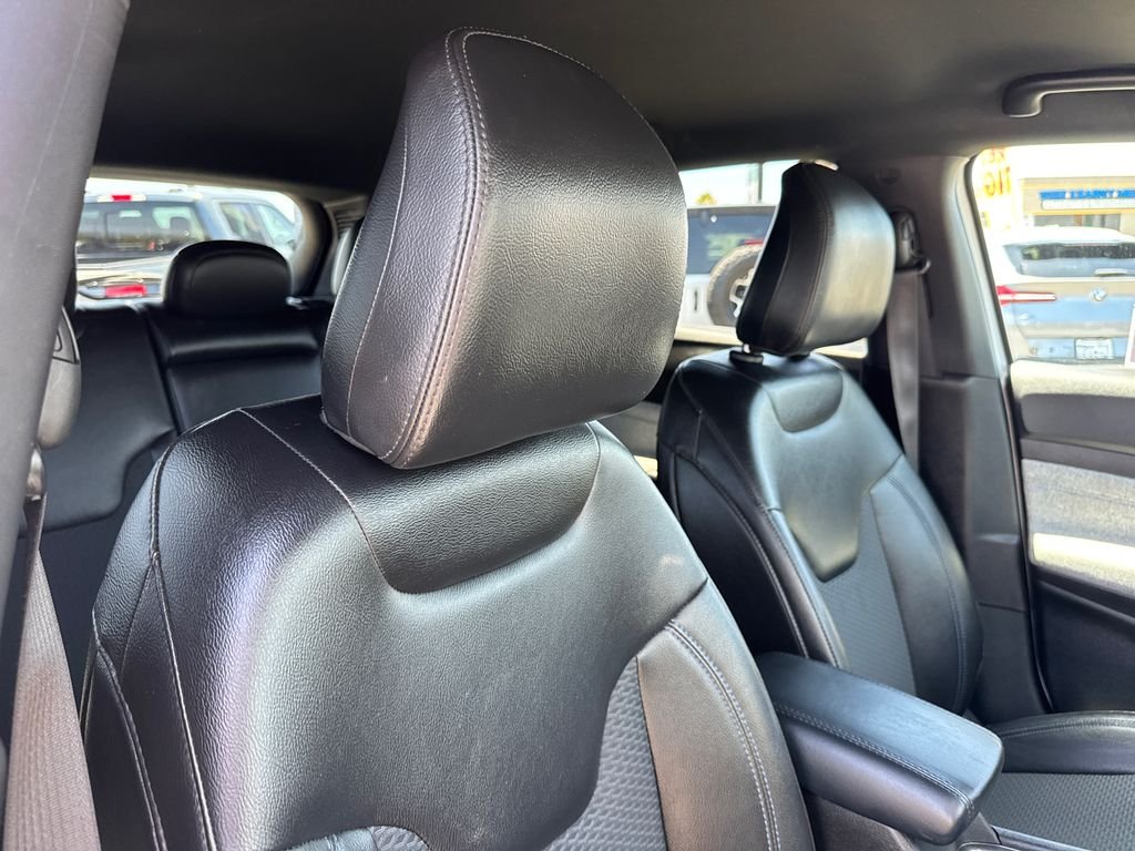 Certified Used 2024 White Jeep Latitude image 14