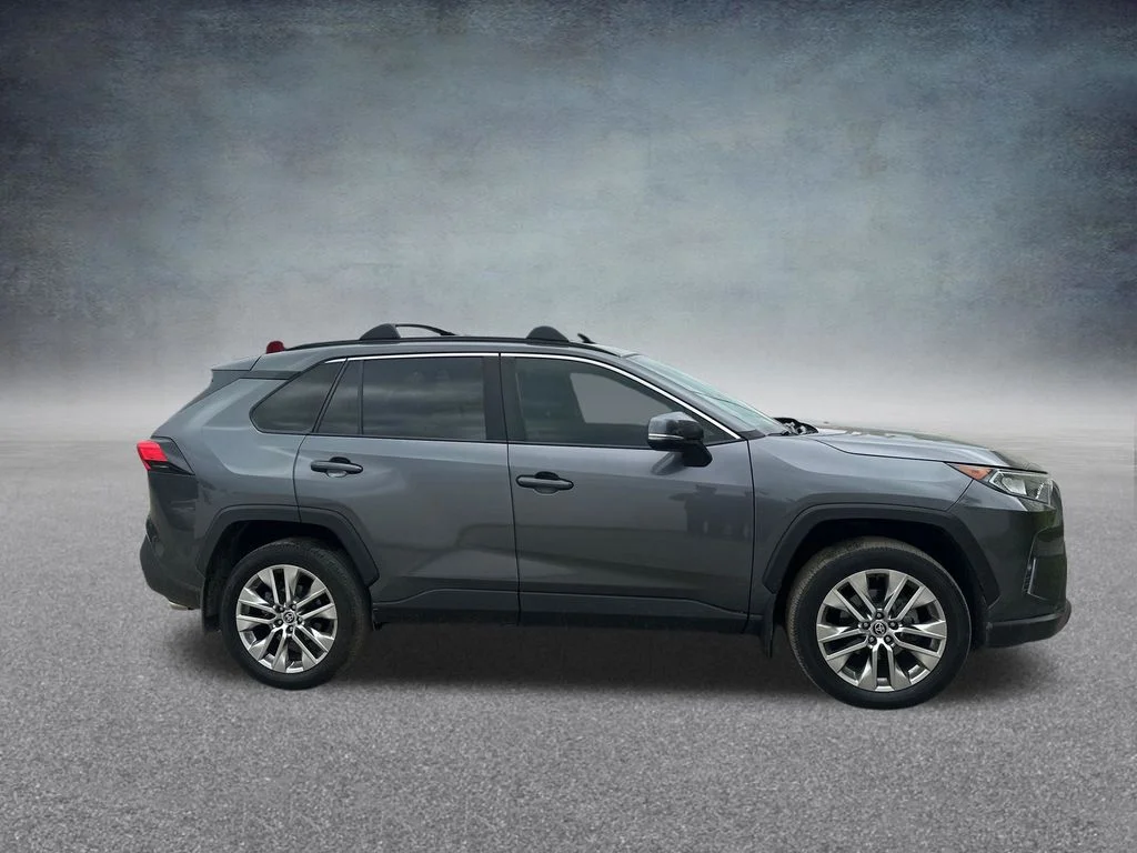 Used 2021 Gray Toyota XLE Premium image 7
