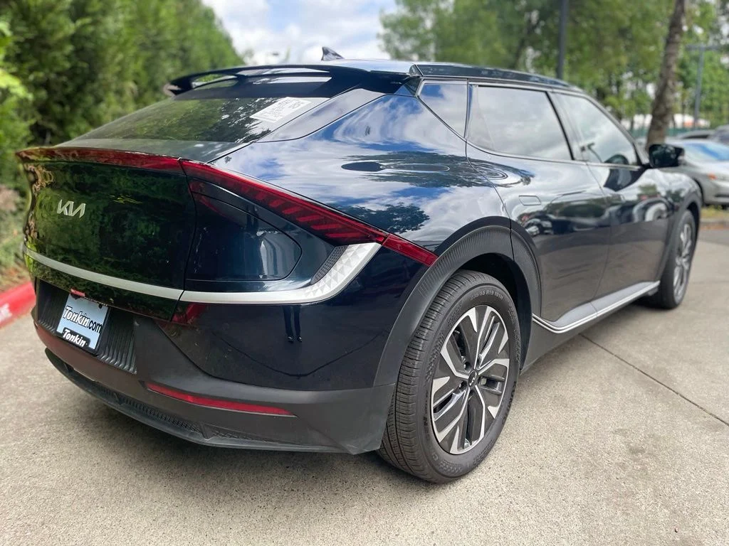 Used 2024 Gravity Blue Kia Light image 4