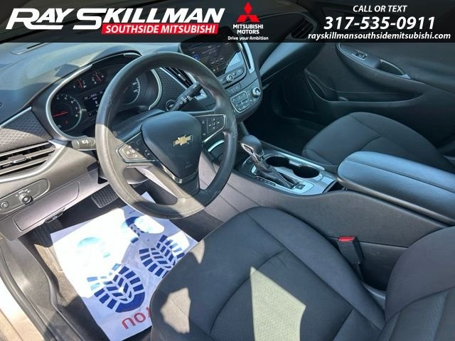 Used 2024 Gray Chevrolet LT image 9