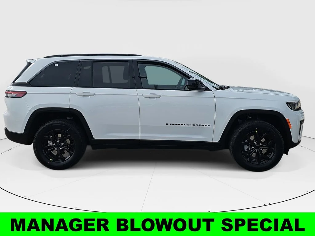 New 2026 Bright White Clear-Coat Exterior Paint Jeep Altitude image 2