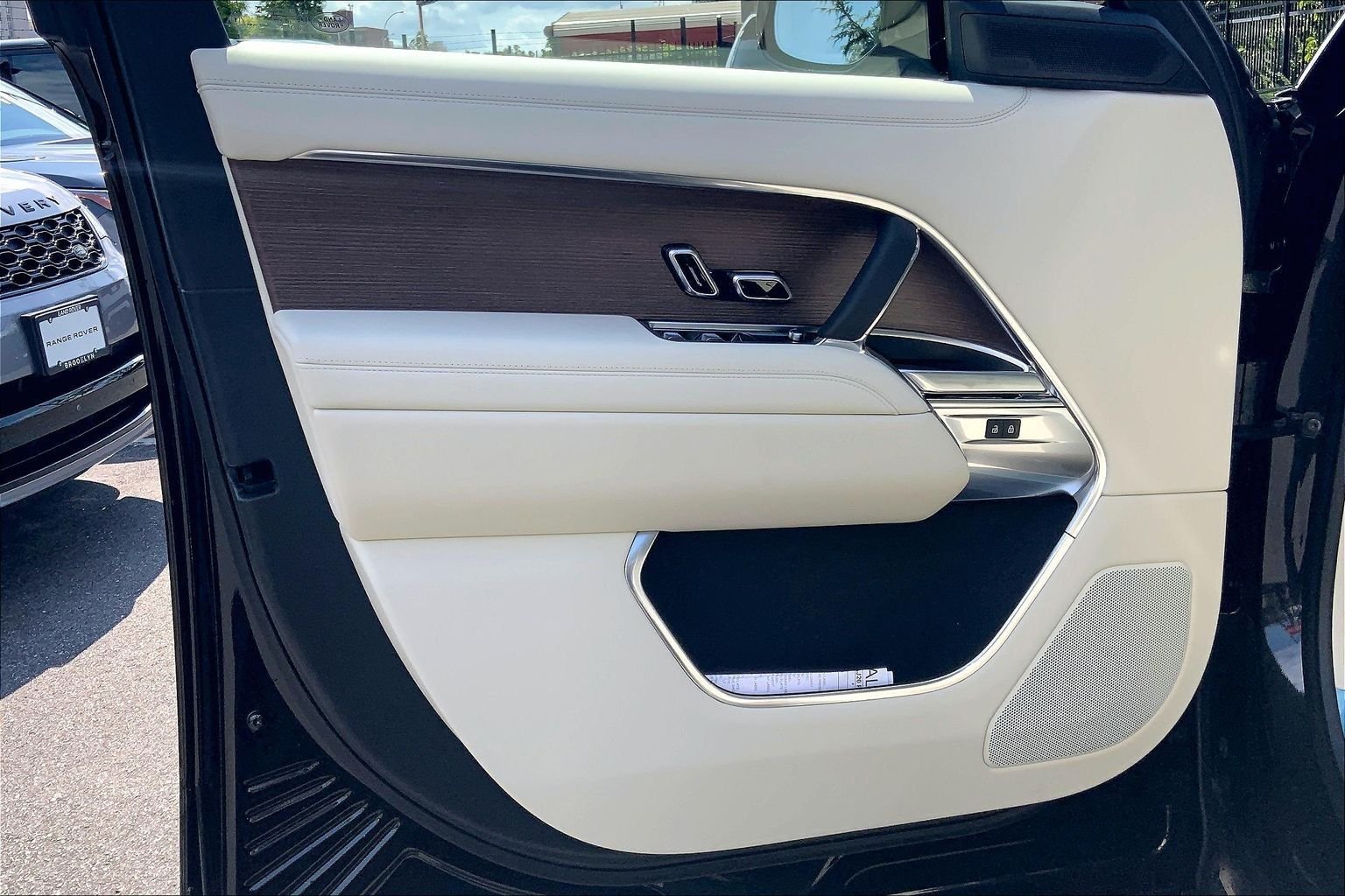 New 2026 Santorini Black Land Rover SE image 10