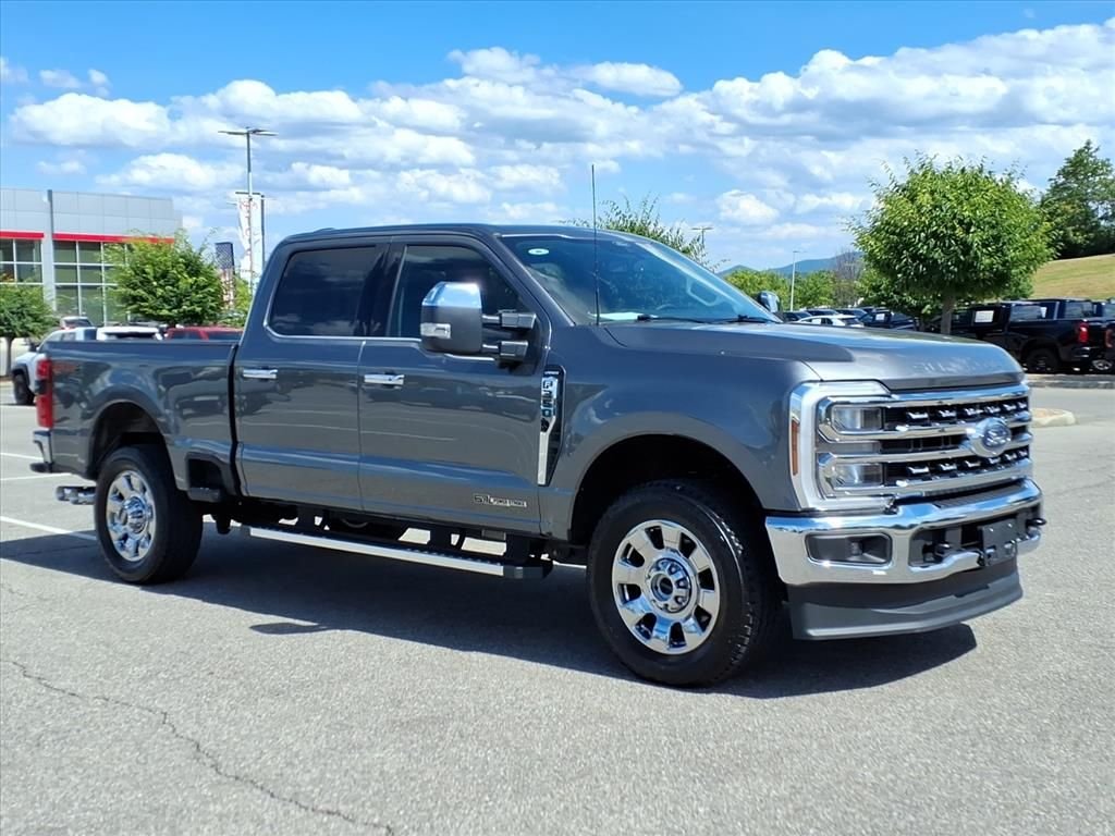 Used 2025 Gray Ford Lariat image 2