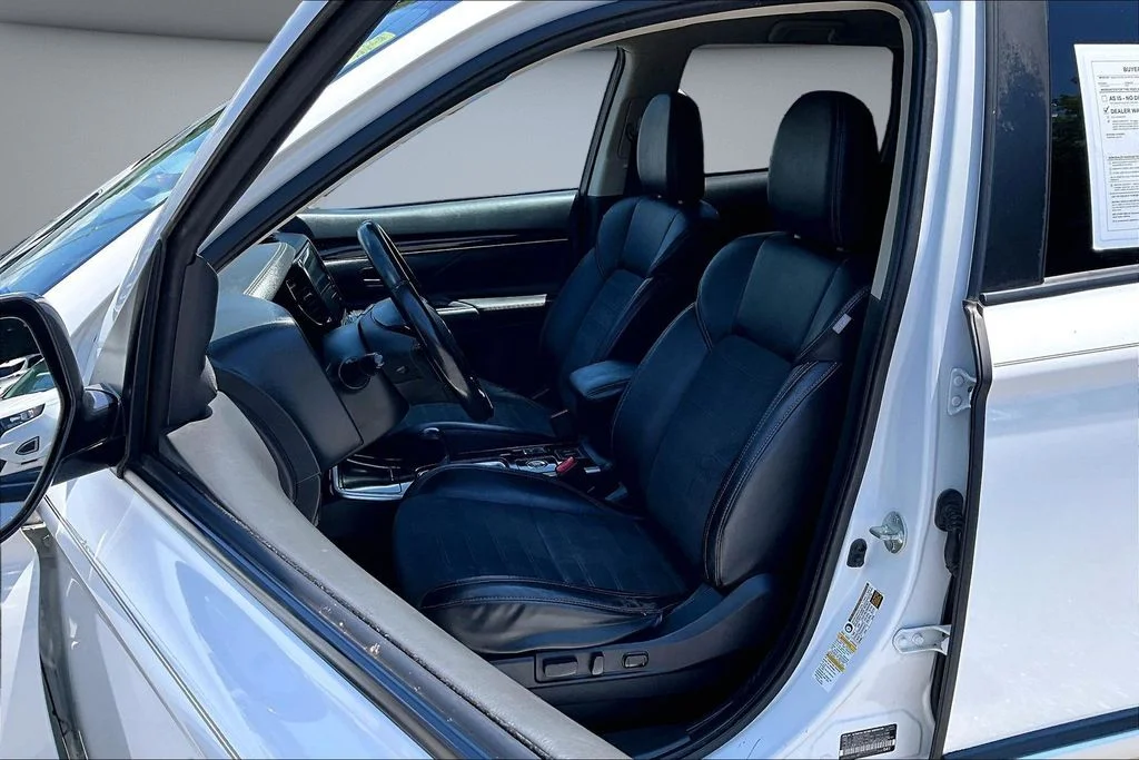Certified Used 2020  Mitsubishi SE image 21