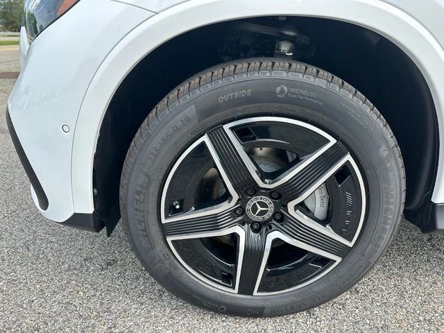 New 2026 MANUFAKTUR Moonlight White Metallic Mercedes-Benz GLC 300 image 9