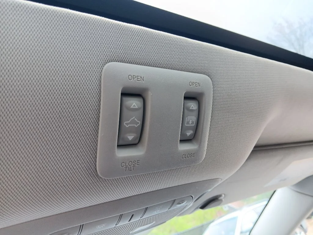 Used 2020 Pearl White Tricoat Nissan Platinum image 28