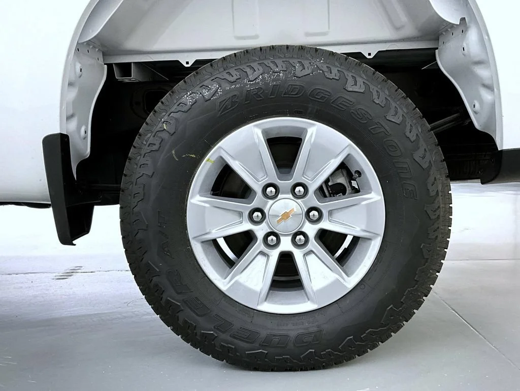New 2026 Summit White Chevrolet WT image 20