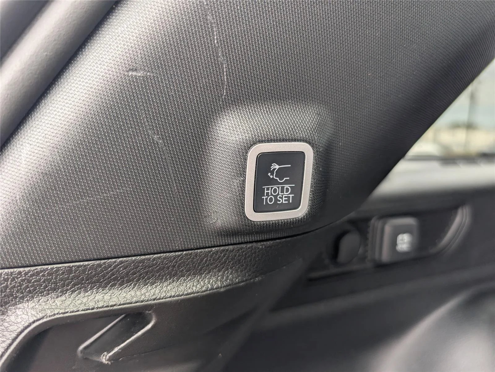 Used 2024 Diamond Black Crystal Pearlcoat Jeep Laredo image 33