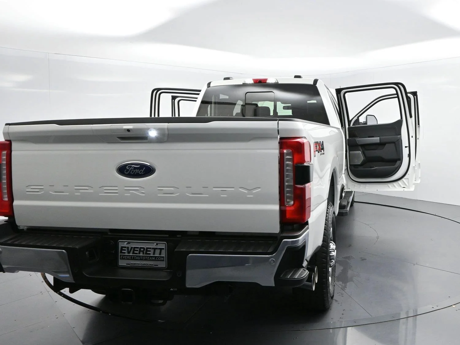Used 2025 White Ford XL image 42