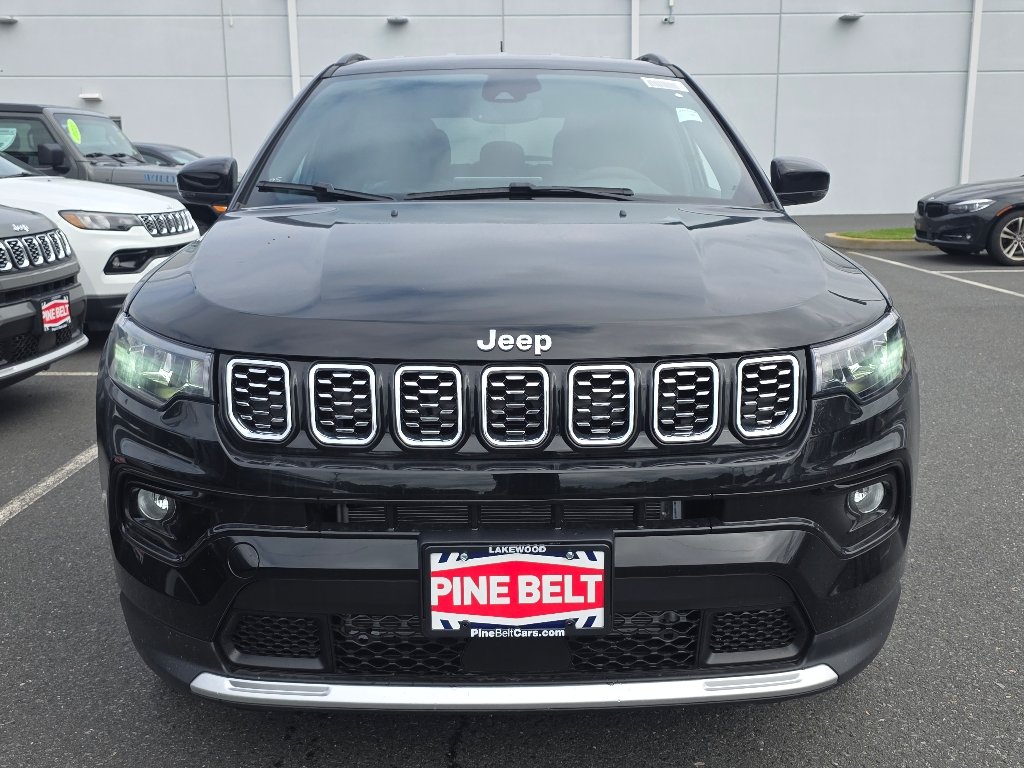 New 2026 Diamond Black Crystal Pearl-Coat Exterior Paint Jeep Limited image 7