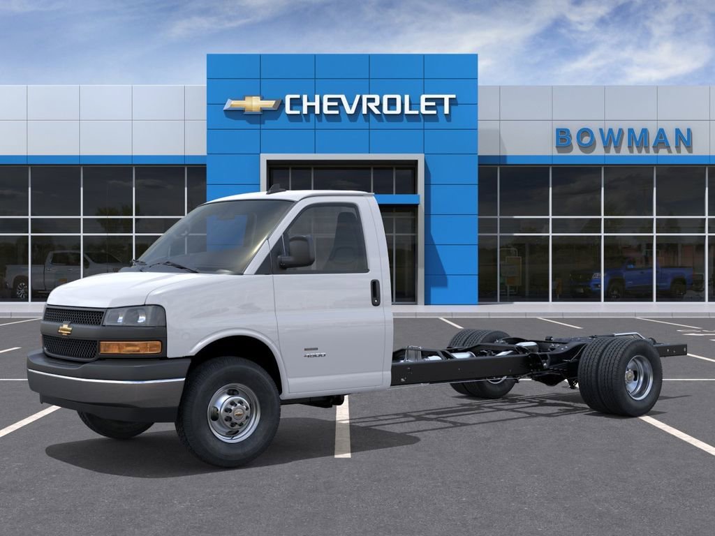 New 2026 Summit White Chevrolet 1WT image 2