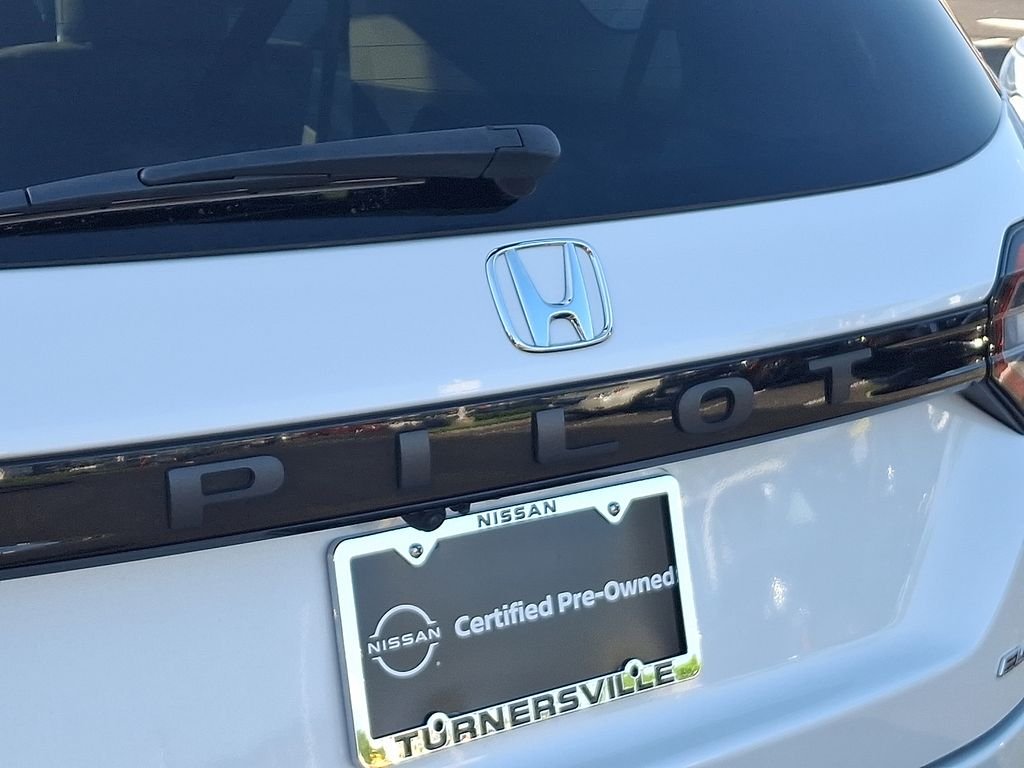 Used 2023 White Honda Elite image 33
