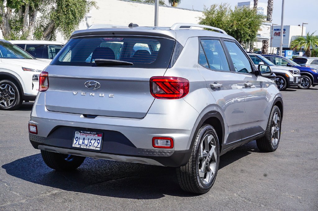 Used 2024 Silver Hyundai SEL image 7