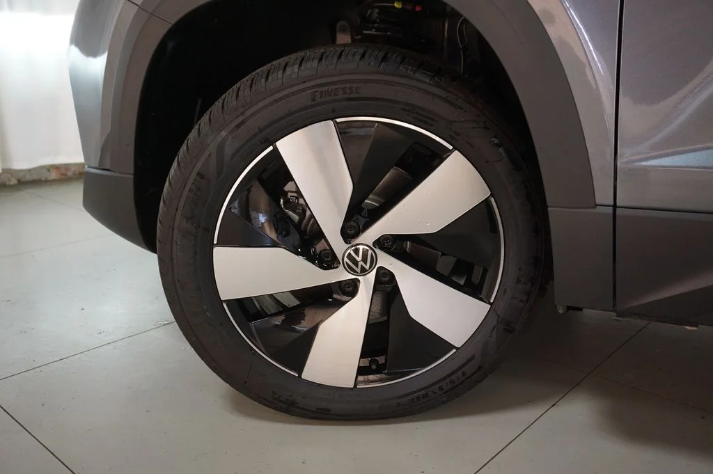 New 2026 Platinum Gray Volkswagen 1.5T S image 25