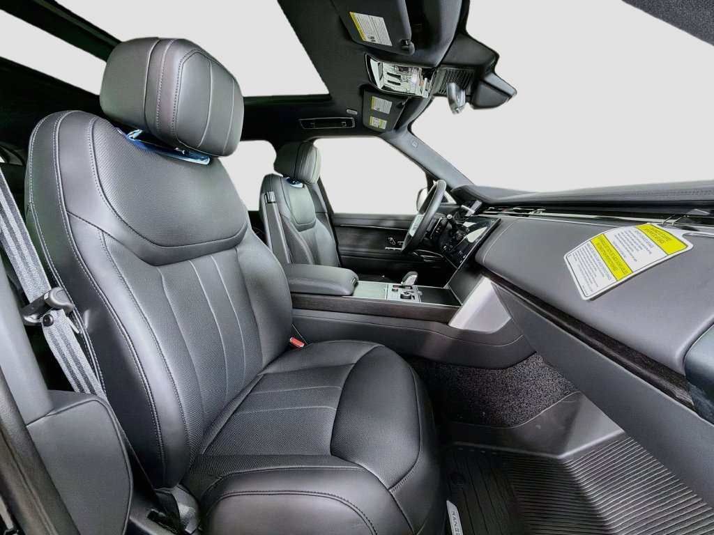 New 2027 Santorini Black Land Rover SE image 30