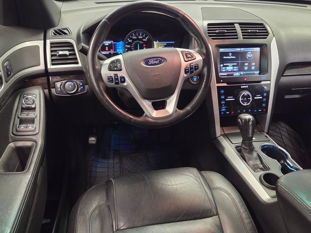 Used 2015  Ford Limited image 12