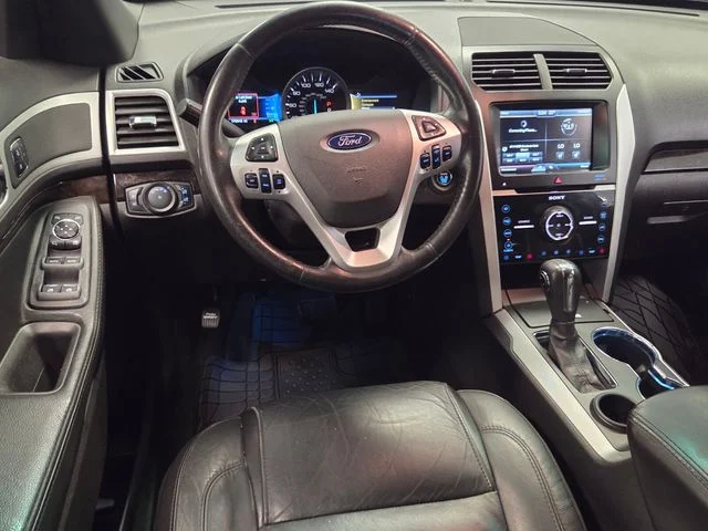 Used 2015  Ford Limited image 12