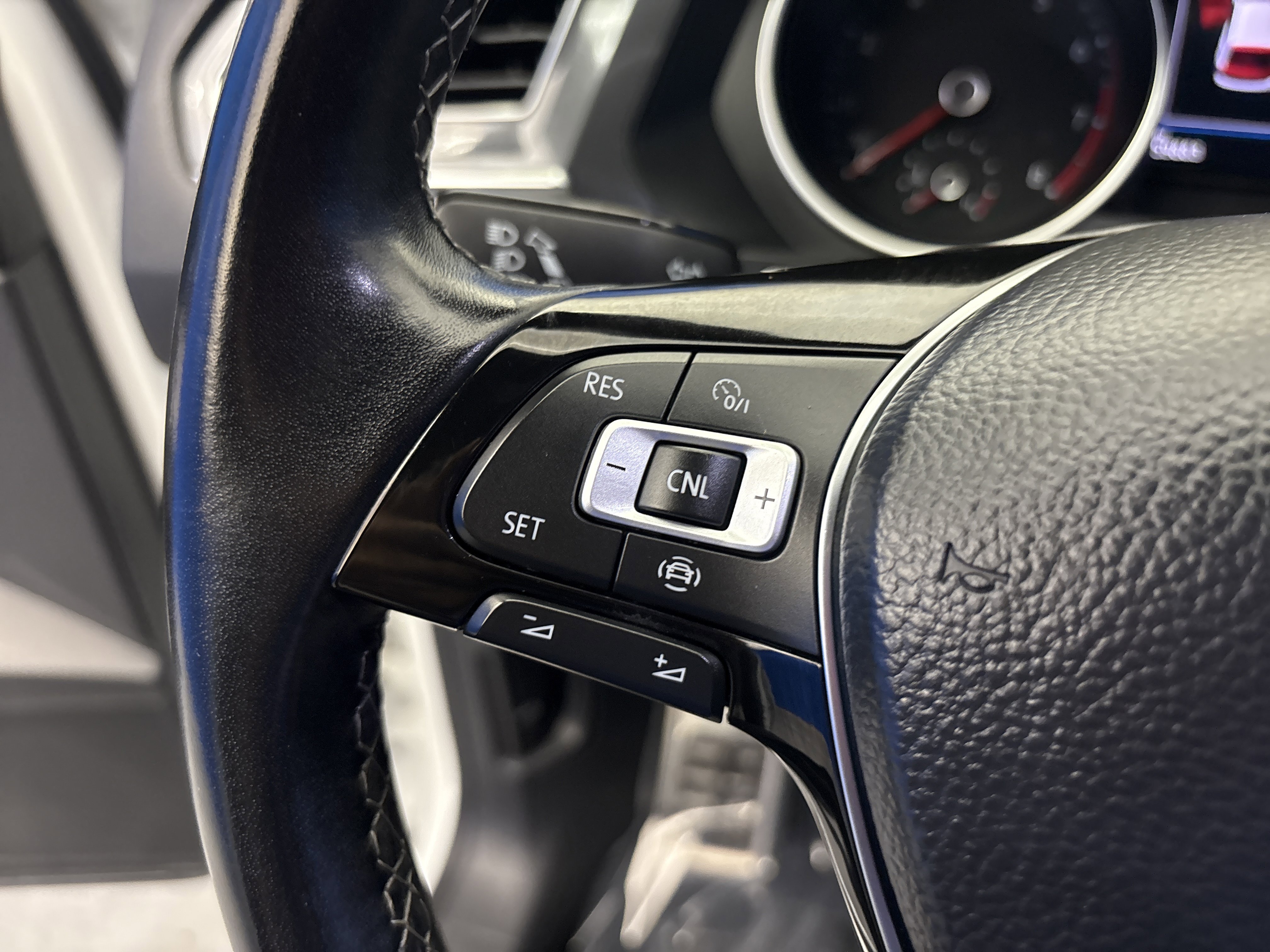 Used 2020 Pure White Volkswagen SE R-Line Black image 15