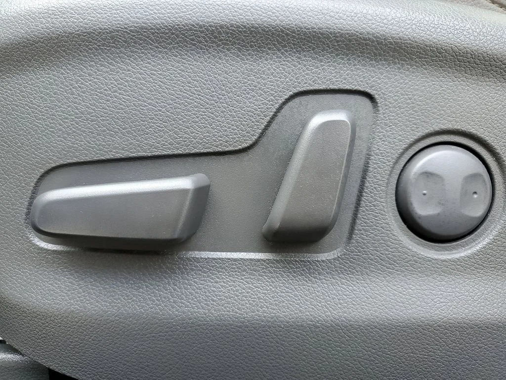 Used 2018 White Kia SX image 19