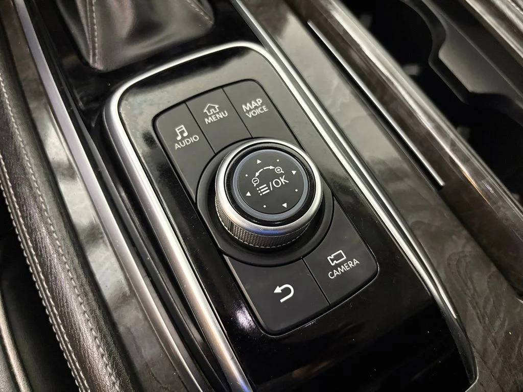 Used 2023 Black INFINITI LUXE image 37