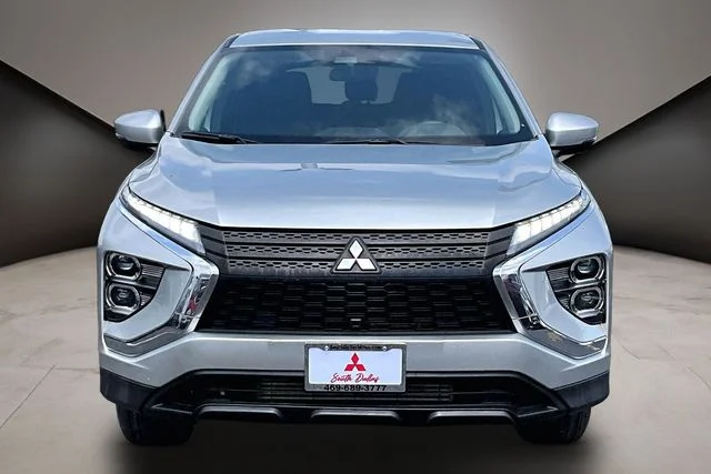 Used 2024 Silver Mitsubishi ES image 3