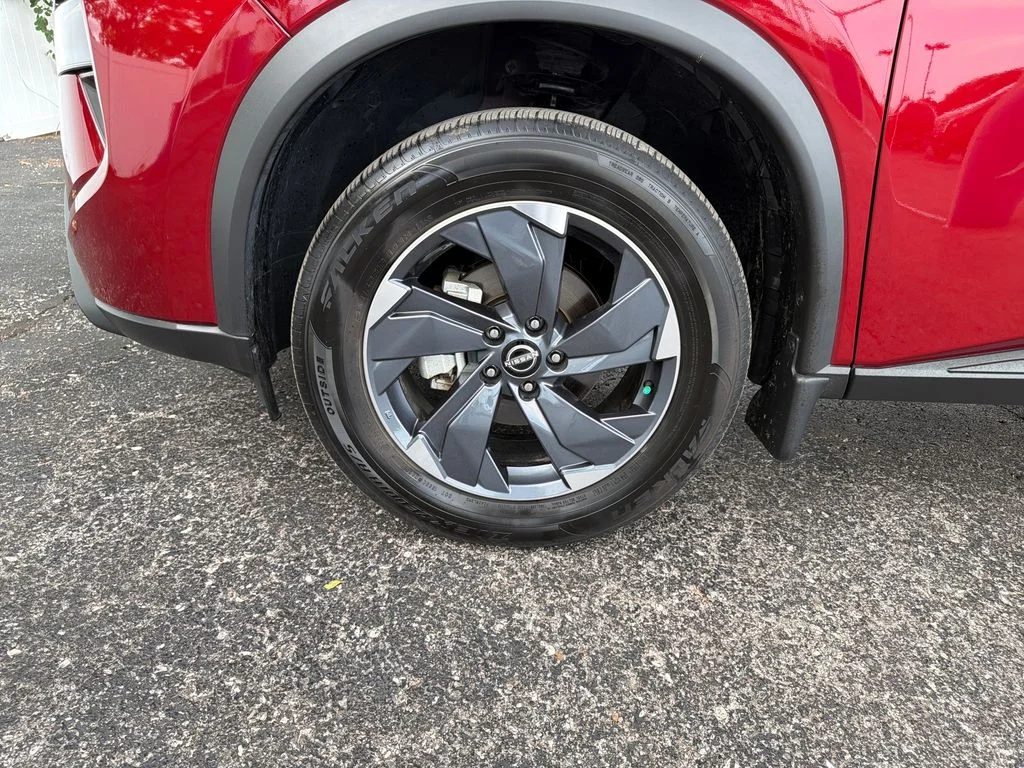 Used 2025 Red Nissan SV image 30