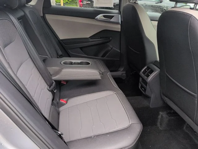 Used 2025  Volkswagen 1.5T SE image 28