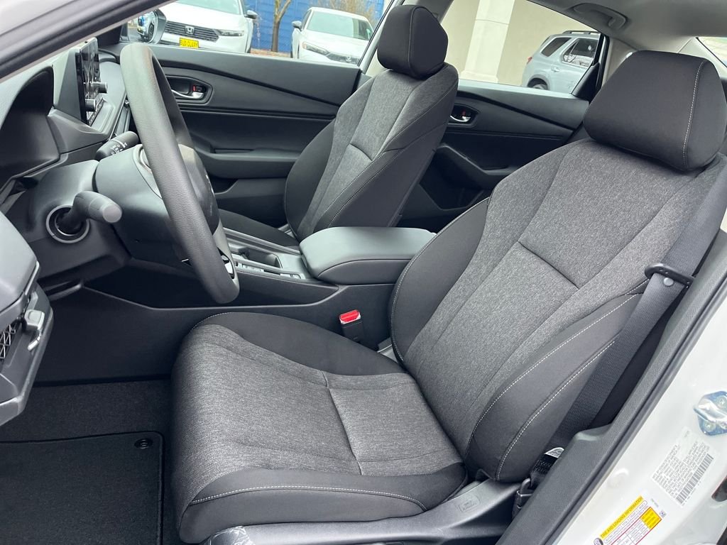 2025 Honda Accord SE - Photo 11