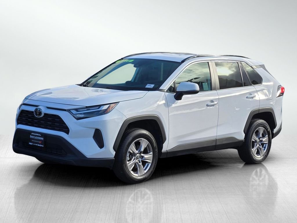 Used 2025 Ice Cap Toyota XLE image 6