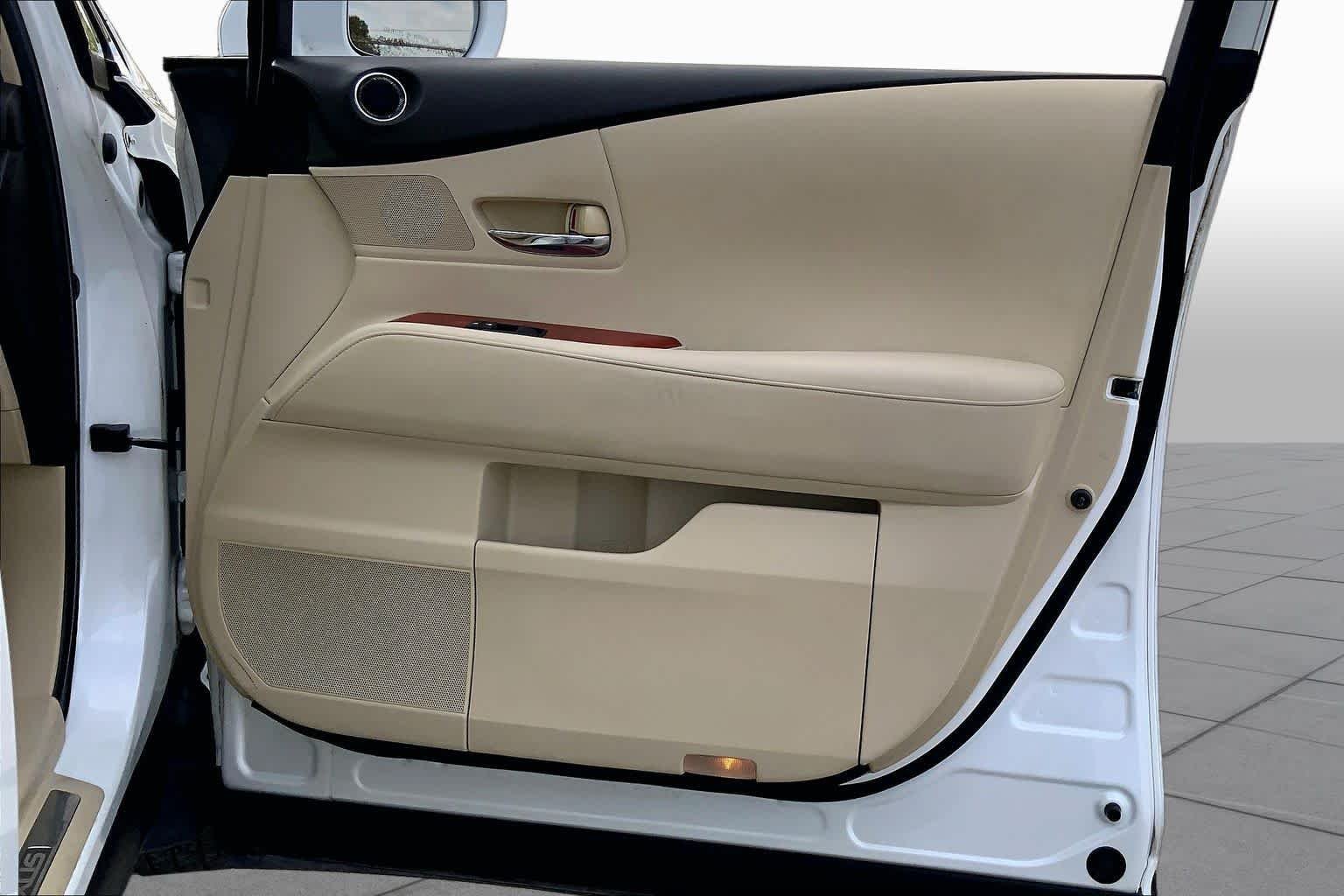 Used 2010 Starfire Pearl Lexus  image 21