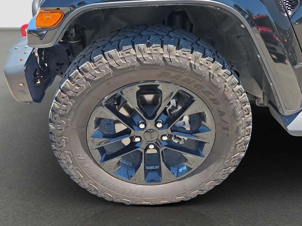 Used 2022 Black Jeep Overland image 4
