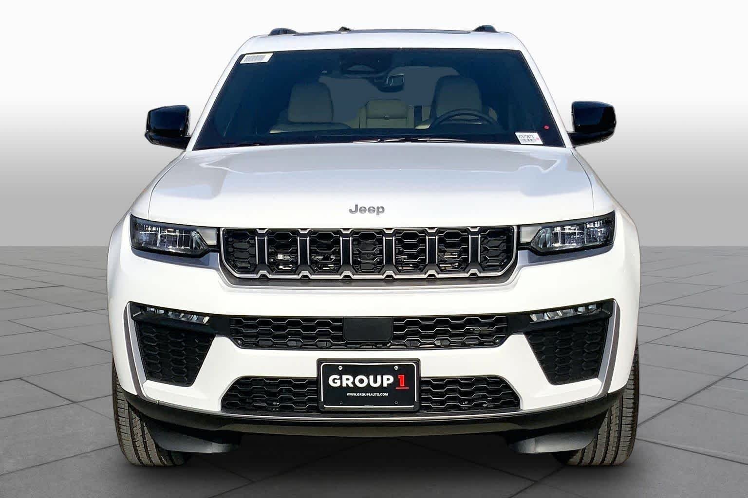 New 2027 Bright White Clear-Coat Paint Jeep Limited image 3