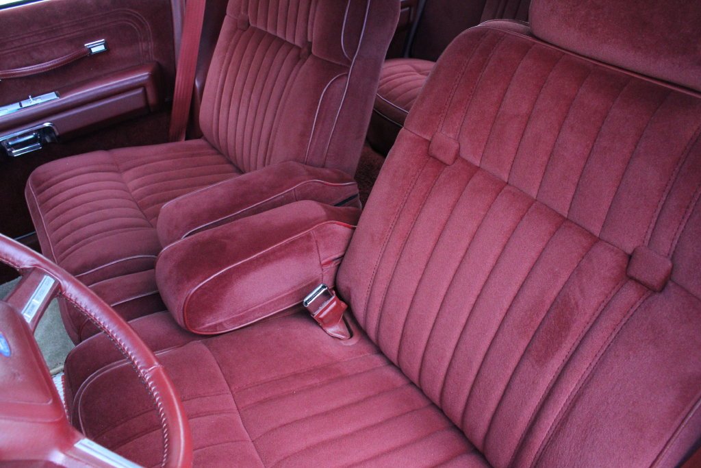 Used 1987 White Ford LX image 4