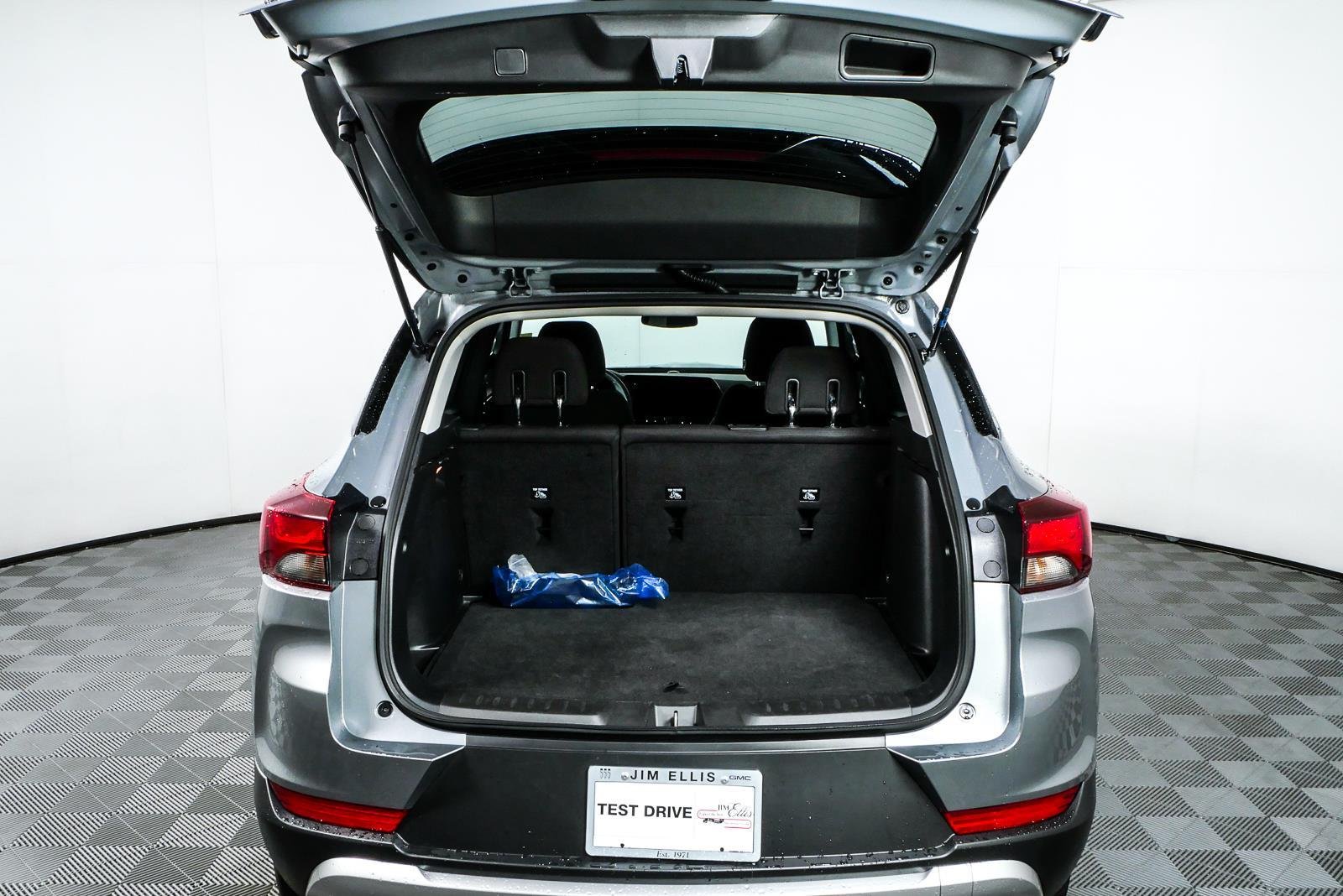 Used 2025 Sterling Gray Metallic Chevrolet LT image 28