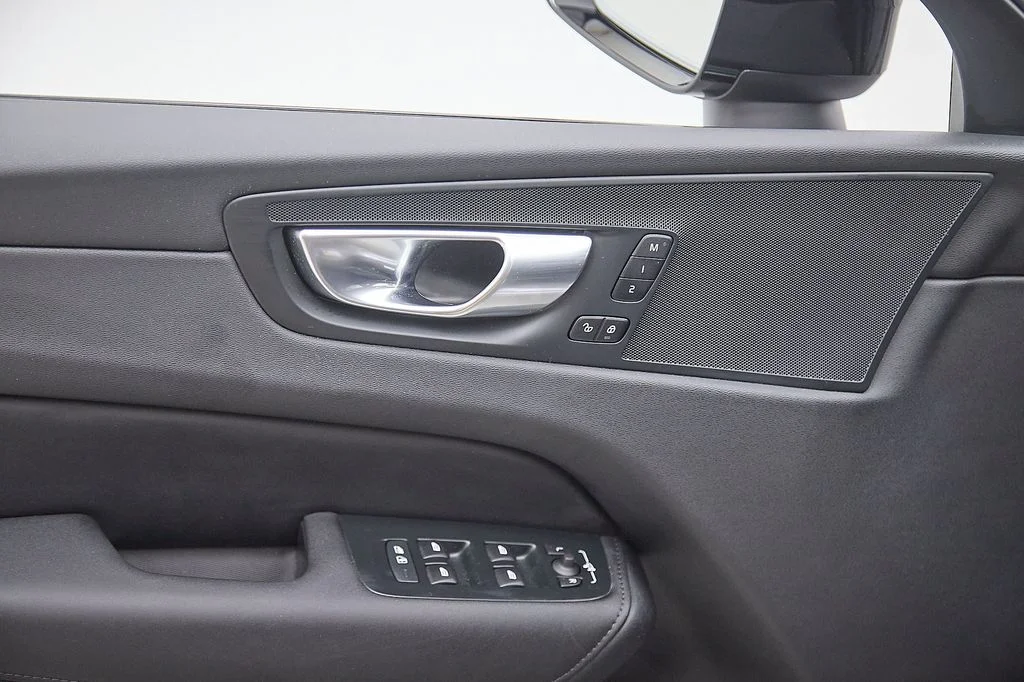 New 2026 Aurora Silver Volvo Plus image 11