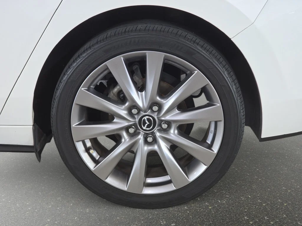 Used 2020 Snowflake White Pearl Mica Mazda Select image 30
